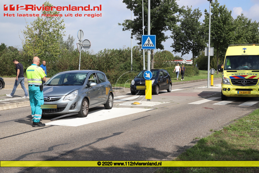 Tiel - Scooterrijdster raakt gewond na aanrijding.