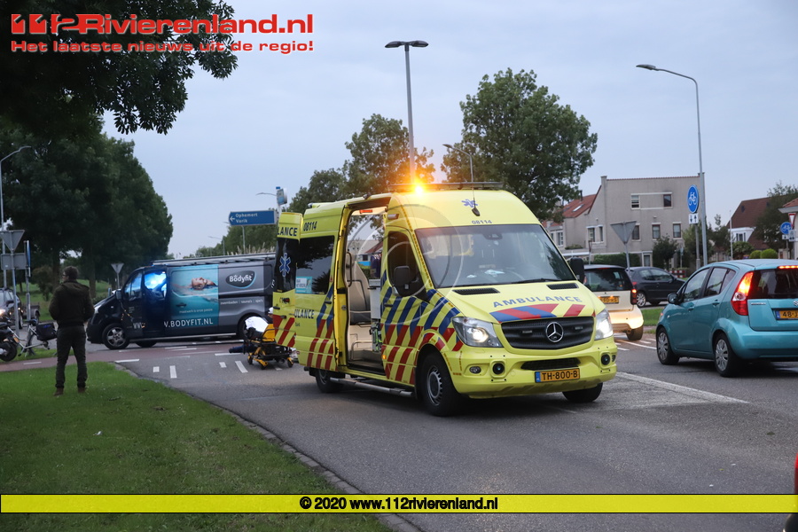 Tiel - Wandelaars gewond bij aanrijding.