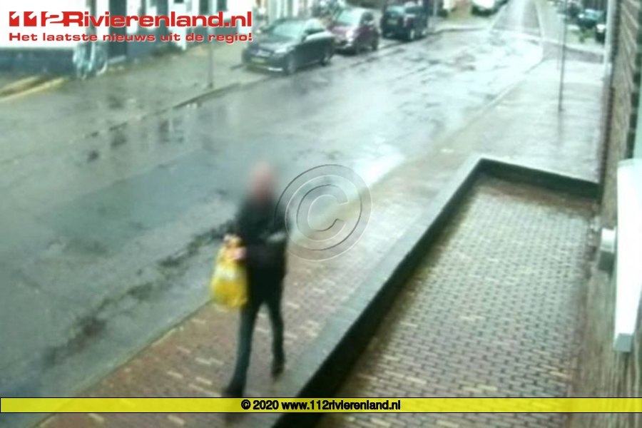 Tiel - Politie zoekt man met gele jumbotas.