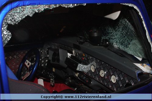 Auto rijdt achter op een vrachtwagen A15
