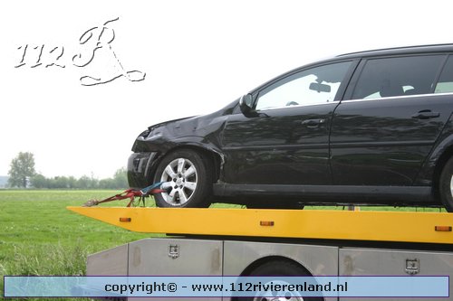 Buurmalsen Auto in de sloot
