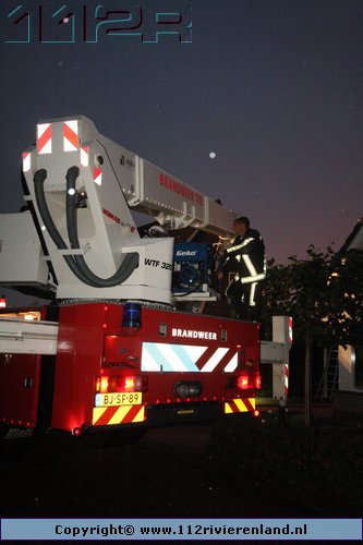 Woningbrand na Bliksem inslag Linge Singel