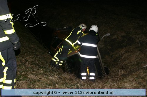 Enspijk A2 - Auto in de sloot