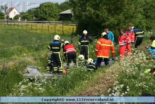 Auto belandt in de sloot N320