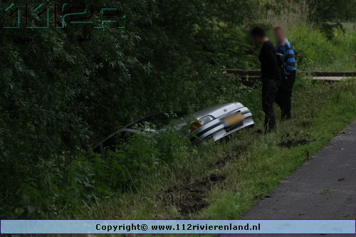 Auto in de sloot  N320