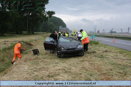 Auto in de sloot A15
