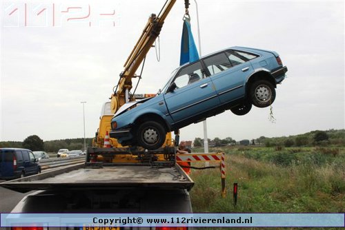 Auto in de sloot A2