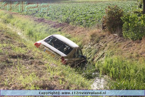Auto in de sloot Stokvisweg