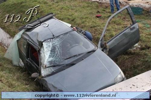 Auto in de sloot