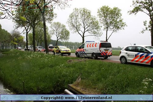 Auto tegen de boom