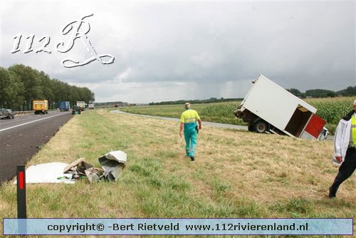 Vuren - Ongeval tussen bestelbus en vrachtauto