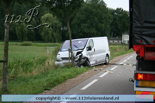 Aanrijding tussen personenauto en bestelbus Vogelenzangseweg