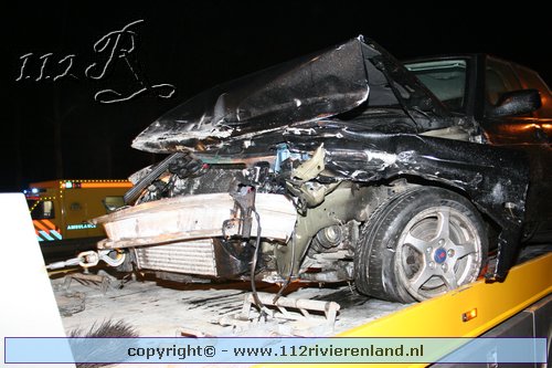 Waardenbrug - Auto in de vangrail A2