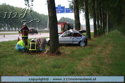 Auto tegen de boom A2