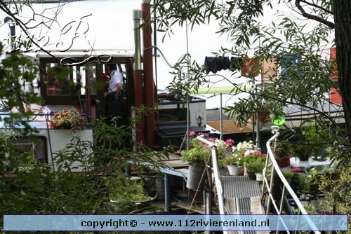 Alem - Woonboot in brand
