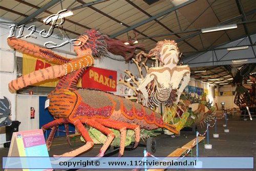 Tentoonstelling wagens van fruitcorso