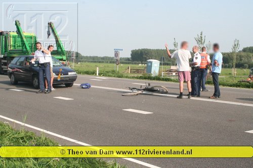 fietser geschept door auto
