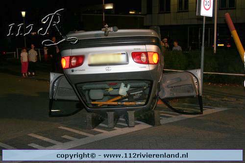 Auto op de kop 44RI straat