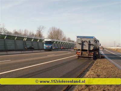 Vrachtwagen overdwars over de A15