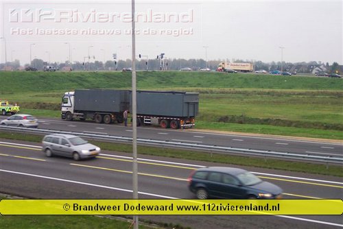 Verkeers opstopping door afgevallen lading