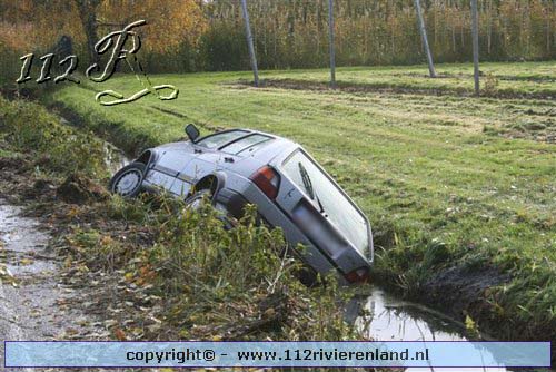 Auto in de sloot Culenkampseweg