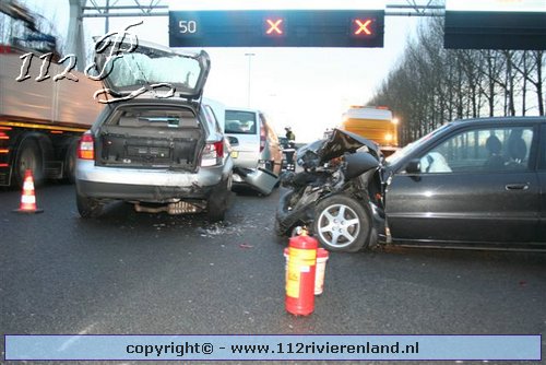4 auto`s betrokken bij aanrijding A2 bij knooppunt Deil