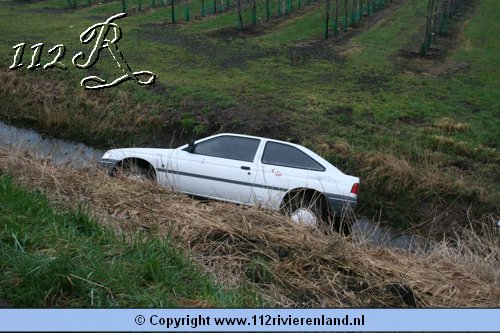 Auto in de sloot