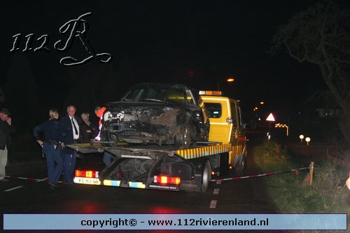 Auto in de sloot Homoetsestraat