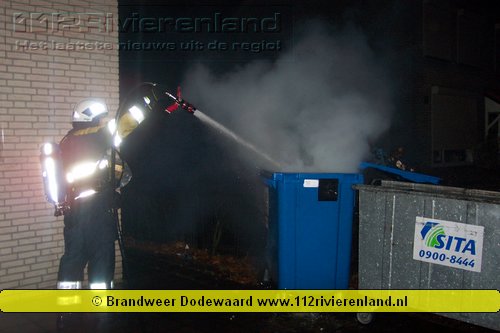 Brand in een papiercontainer