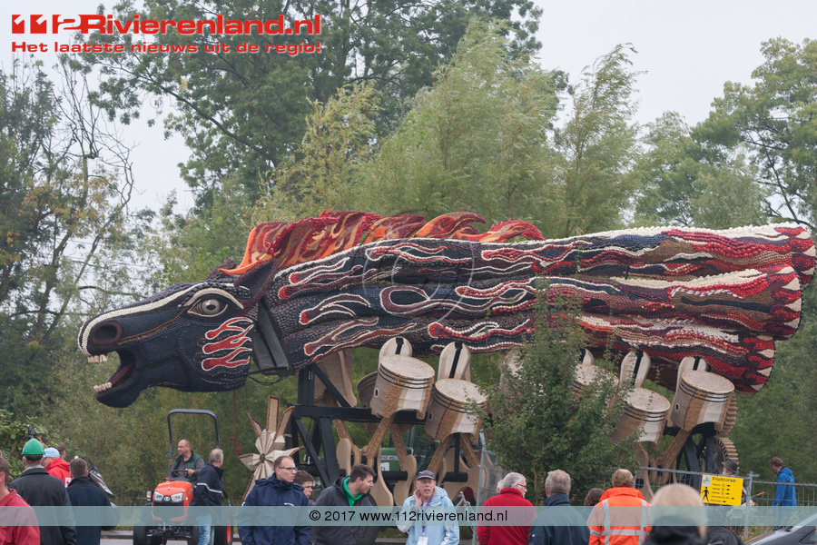 Binnenkomst wagens fruitcorso 2017