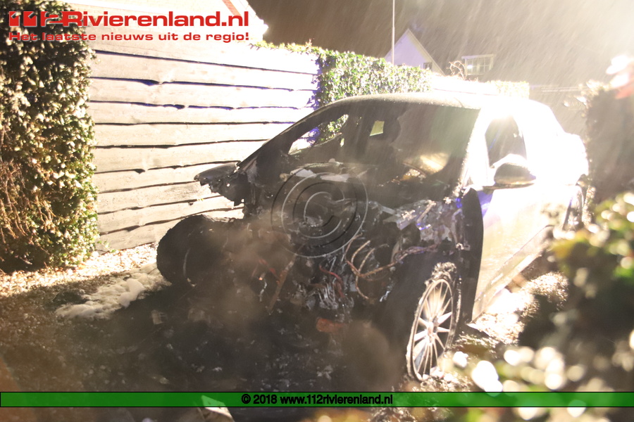 Gloednieuwe auto verwoest door brand