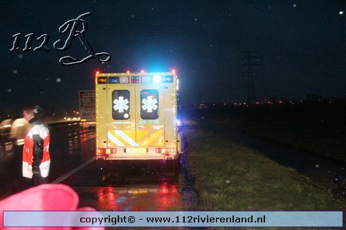 Auto in de sloot A15