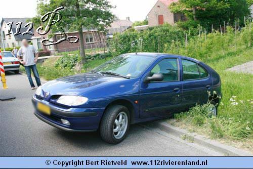 Auto bijna in de sloot