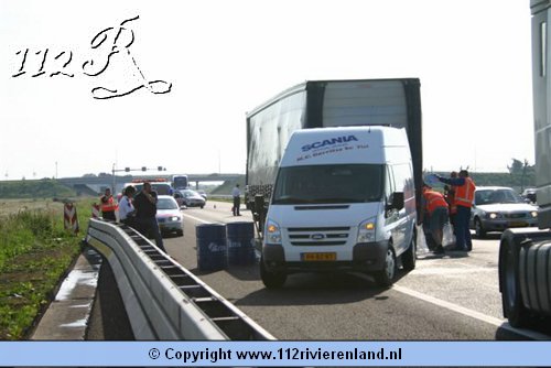 Kopstaart aanrijding tussen 2 vrachtwagens A15