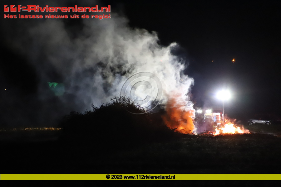Behoorlijke brand in berg met snoeiafval