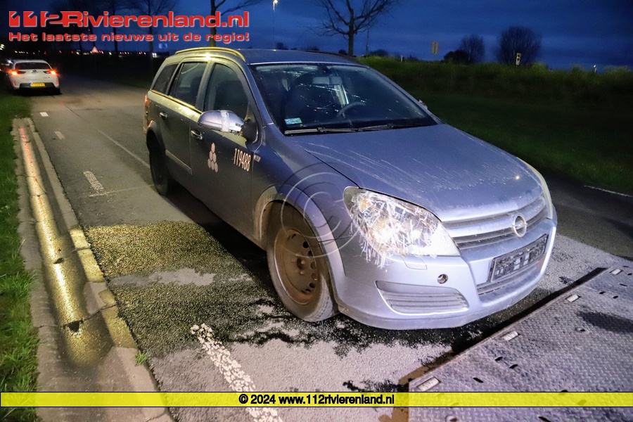 Auto achtergelaten op de Voorstraat