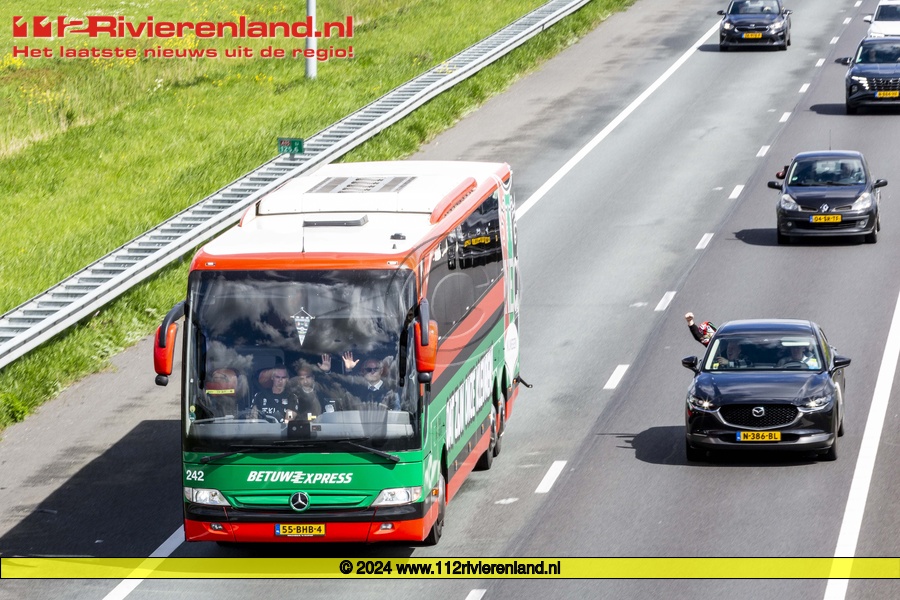 Kapel Avezaath - Grote drukte op de A15 door supporters verplaatsing