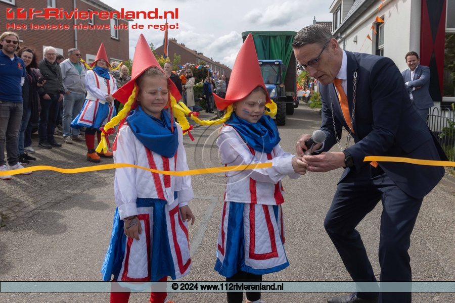 Optocht door het dorp koningsdag 2024
