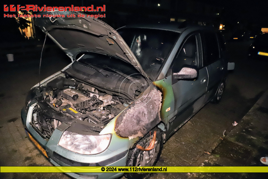 Auto in brand gestoken