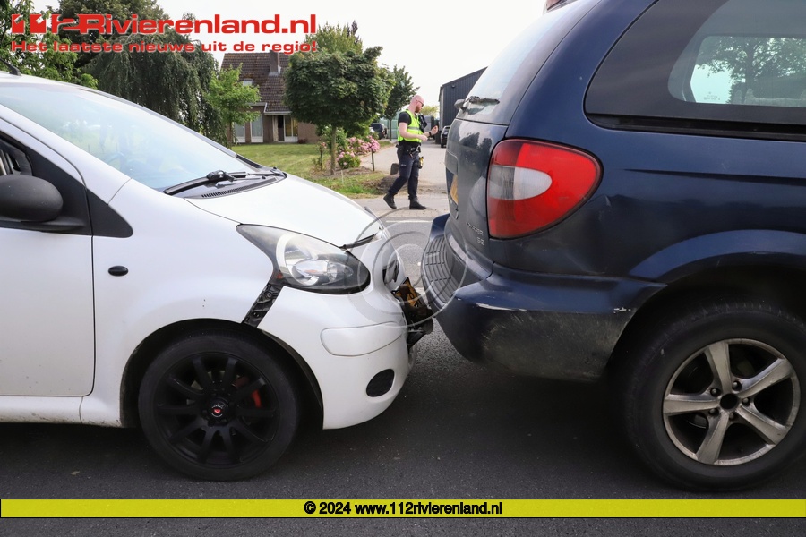 Veel blikschade bij kop-staartbotsing