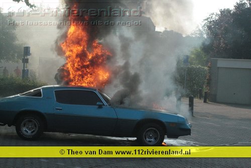 Auto brand geheel uit