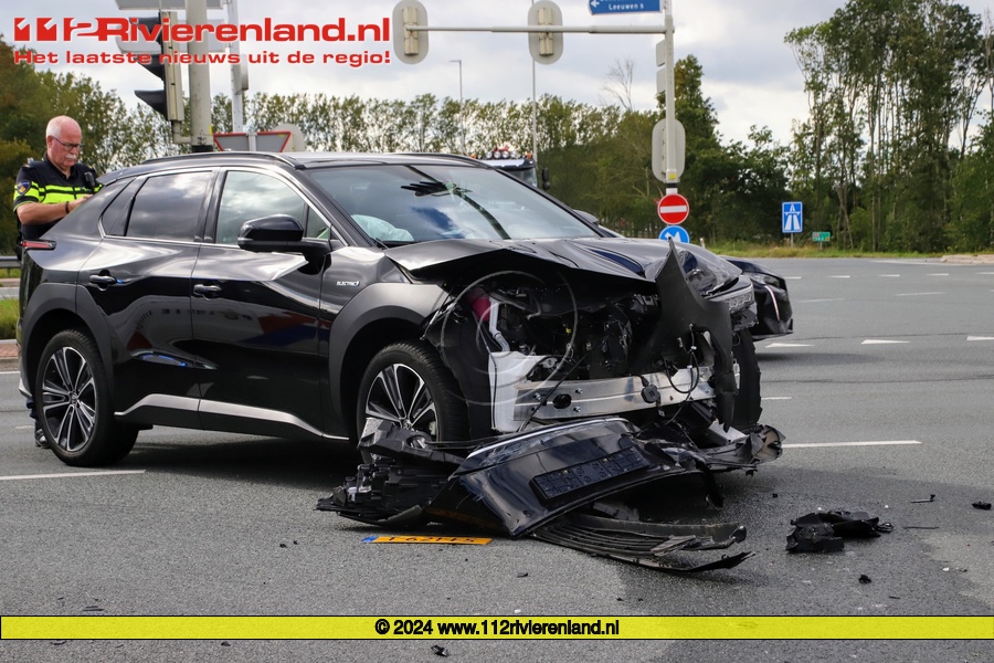 Ongeval vrachtwagen met vrachtwagen op de N323