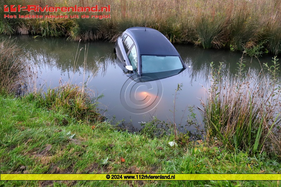 Auto te water aan de Kiviet