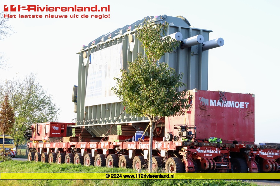 Gigantische transformator trekt door de Betuwe