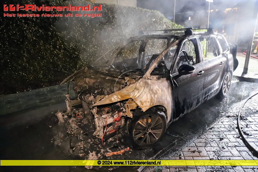 Autobrand aan de Hogendorpstraat