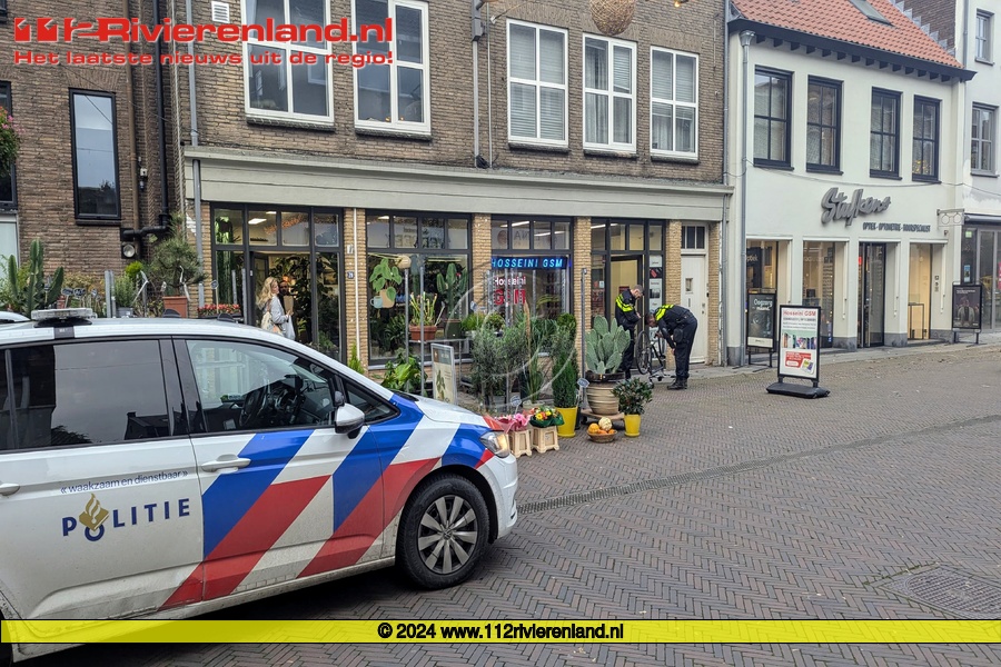 Eigenaar telefoonwinkel mishandeld