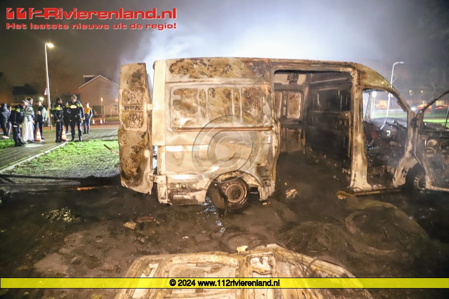 Bestelbus in brand