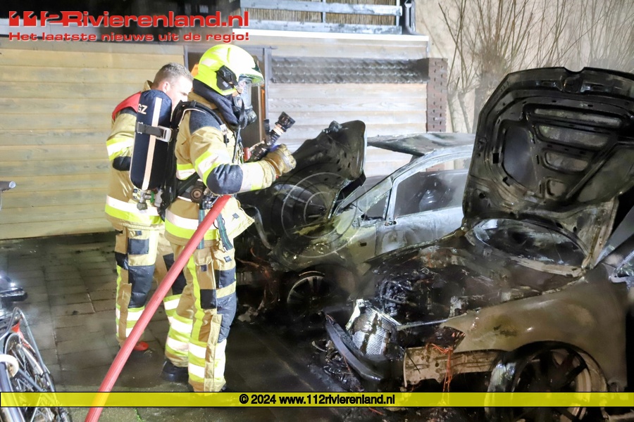 Twee auto's total loss bij brand