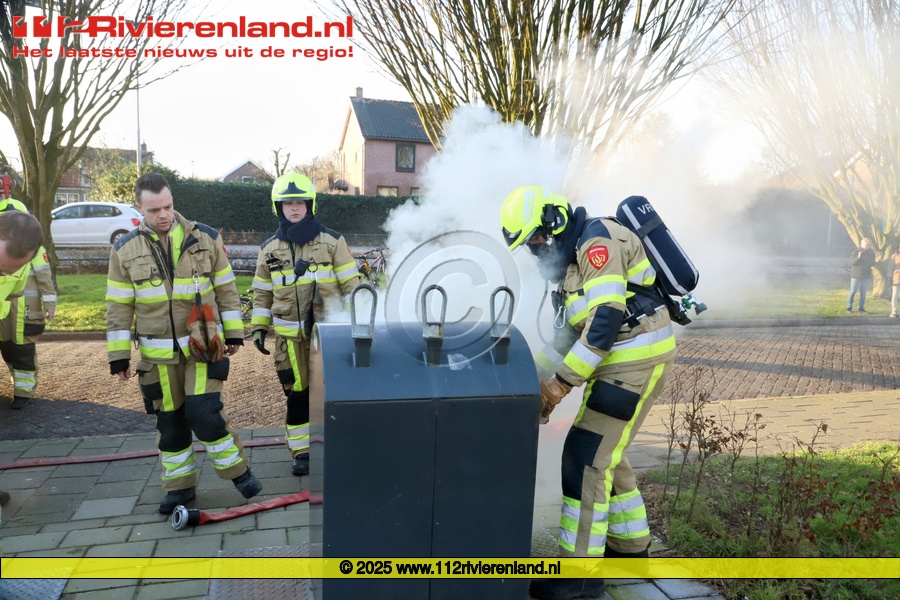 Ondergrondse papiercontainer brand uit