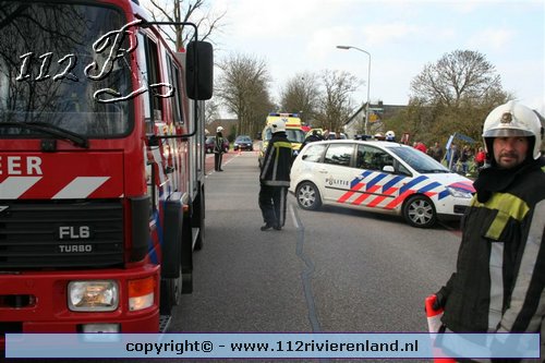 Bruchem - Motor beland in de sloot